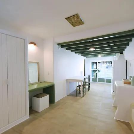 بيت للعطل Giourgas Boat House Milos Island *
