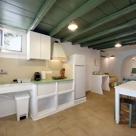 Giourgas Boat House Milos Island بيت للعطل